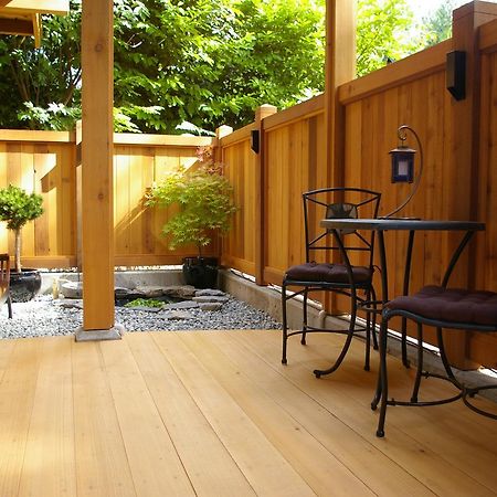 Shades Of Jade Inn & Spa Roberts Creek Exterior foto